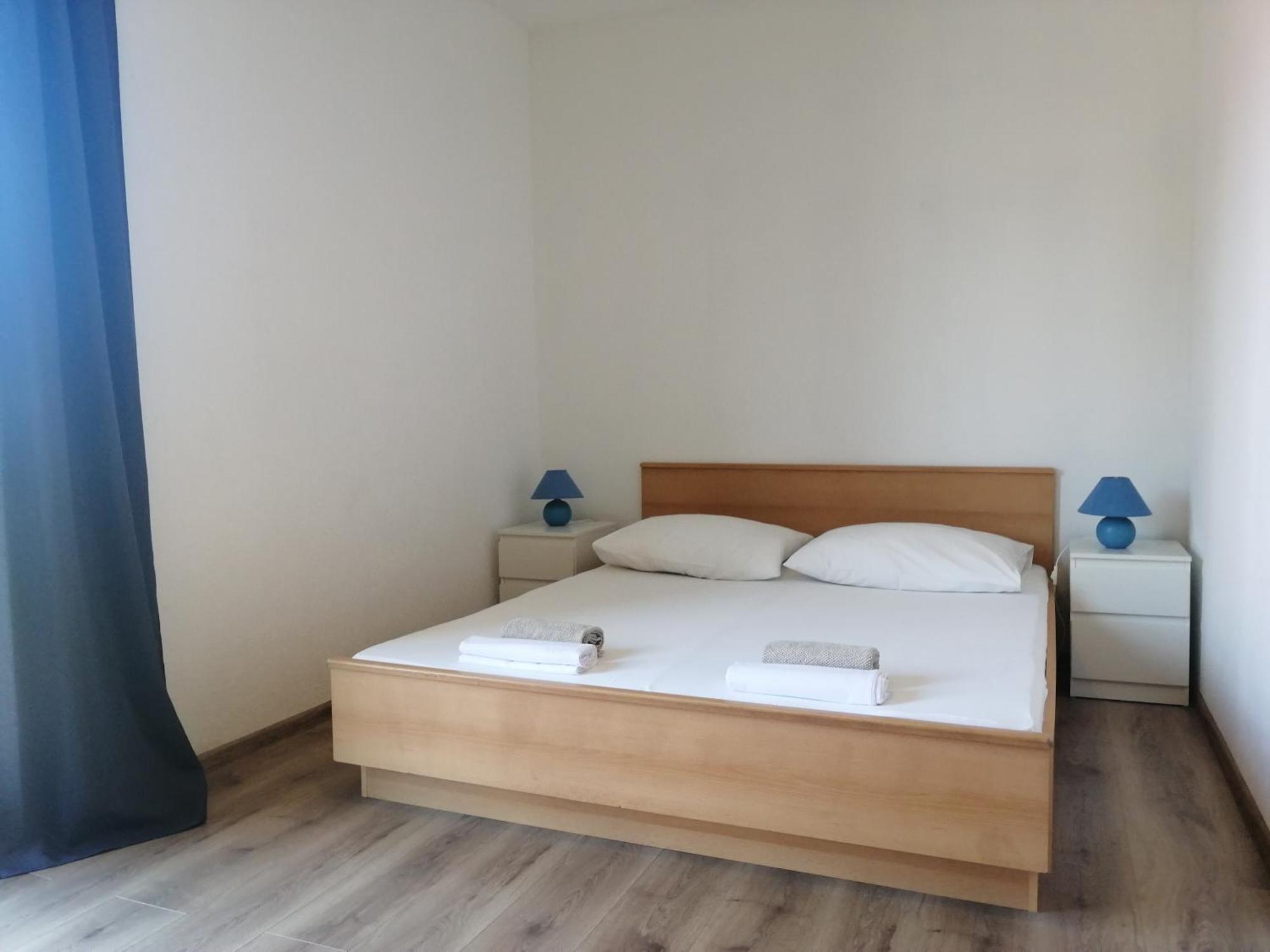 Trim Rooms And Apartments Ловиште Экстерьер фото