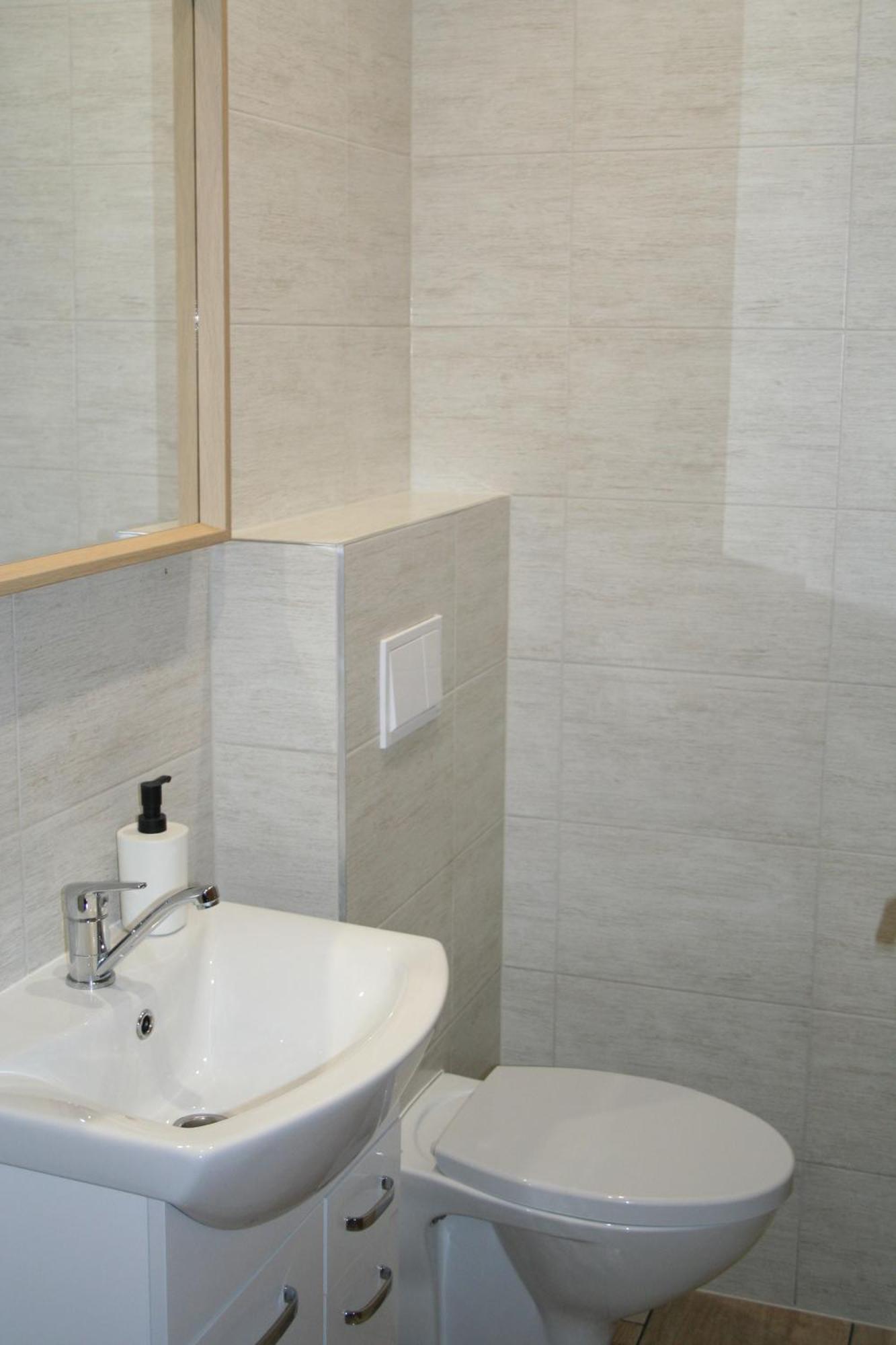 Trim Rooms And Apartments Ловиште Экстерьер фото