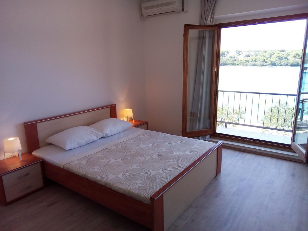 Trim Rooms And Apartments Ловиште Экстерьер фото