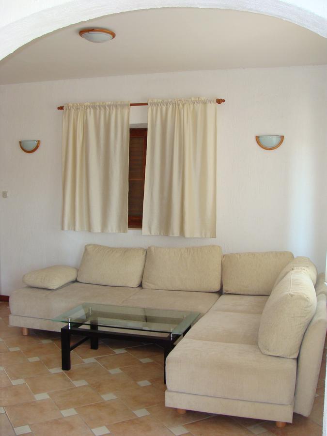 Trim Rooms And Apartments Ловиште Экстерьер фото